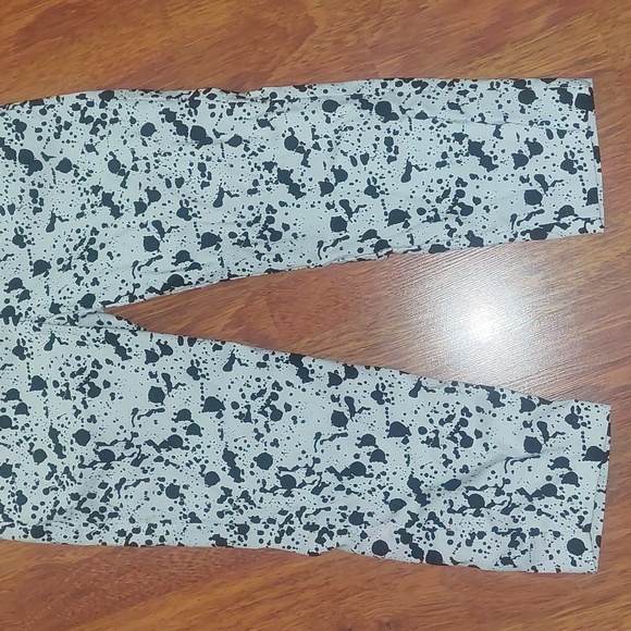 Capris - Picture 3 of 8